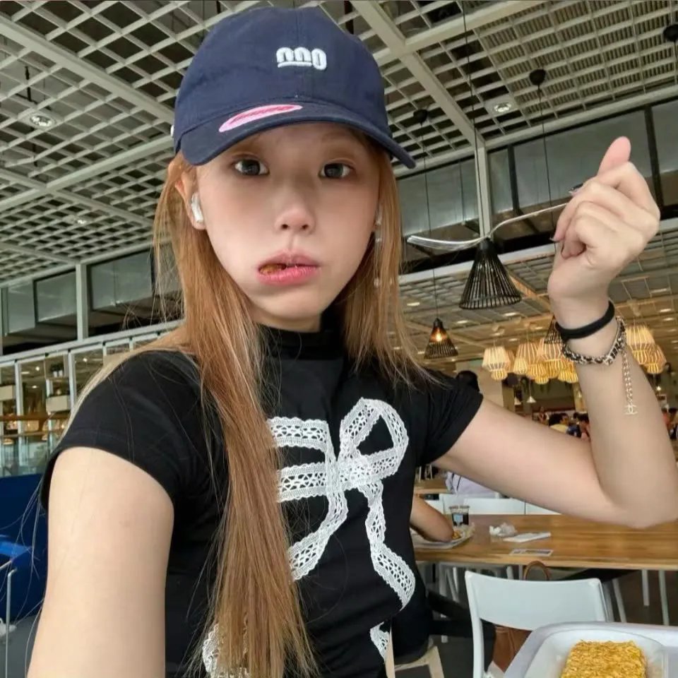 戴丝绸帽的男人
